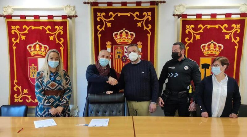 Pantoja y Alameda firman un acuerdo de colaboración para la Policía Local