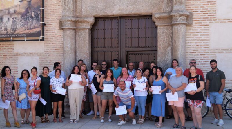 FOTO FAMILIA ENTREGA DIPLOMAS VILLASECA