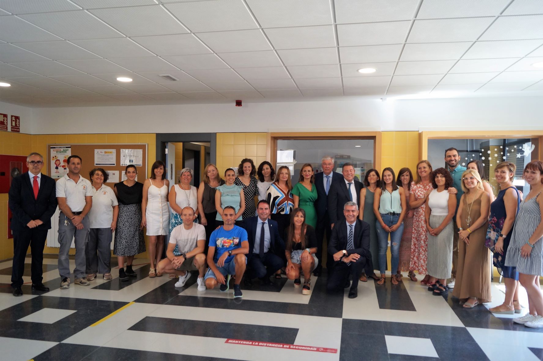 foto familia inauguracion ceip rosa chacel