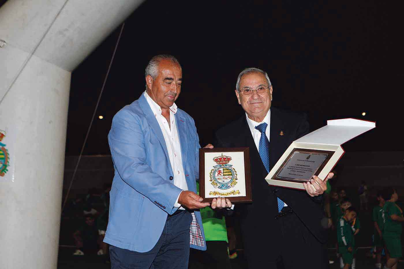 villaseca Alcalde y Ginés Meléndez_Clausura XXIV Cpto Fútbol Benjamin Villaseca de la Sagra (1)