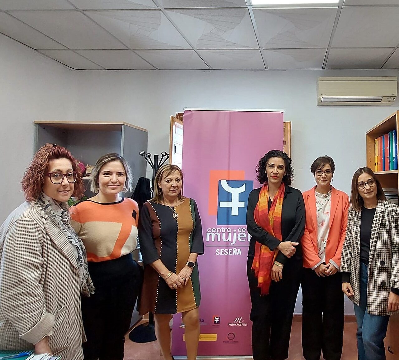 Equipo de trabajo del Centro de la Mujer de Seseña con Antonia Morillas