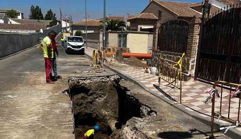 Olías invierte más de 120.000 € en la renovación y mejora de la red de saneamiento y abastecimiento, abordando actuaciones como la instalación