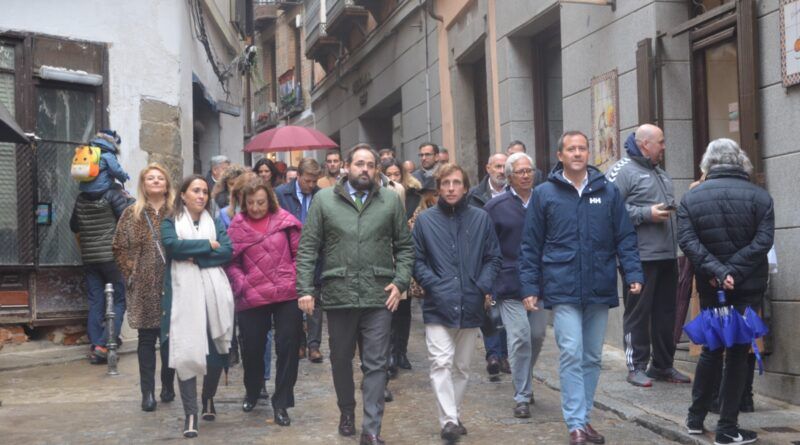 Paco Núñez y José Luis Martínez-Almeida arropan a Carlos Velázquez en el encuentro de alcaldes de Toledo 1