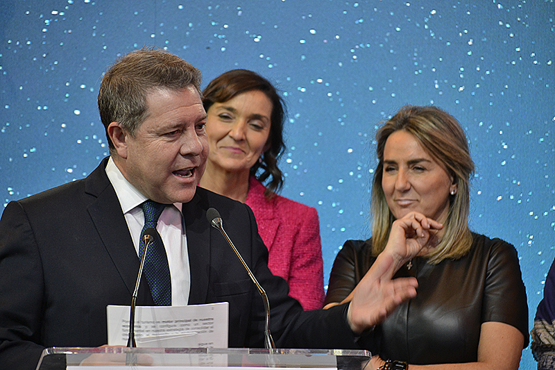 Emiliano García-Page intervinee en la presentación de Ser, vivir, compartir del Ayuntamiento de Toledo