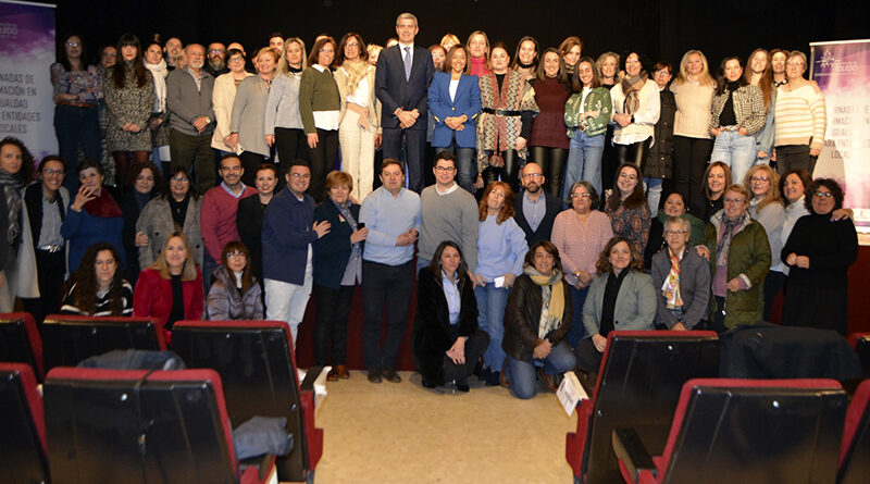 Álvaro Gutiérrez con los participantes en la jornada de Formación en igualdad