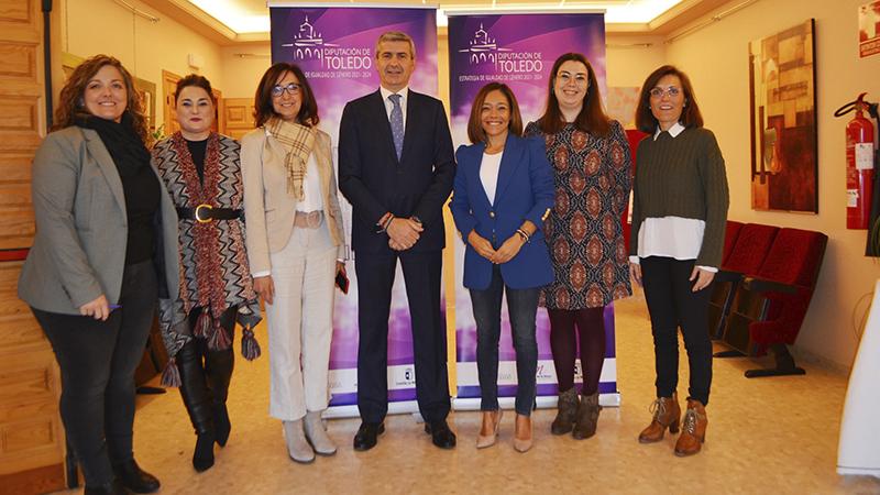 Álvaro Gutiérrez con responsables de igualdad en la Jornada de Formación en Igualdad