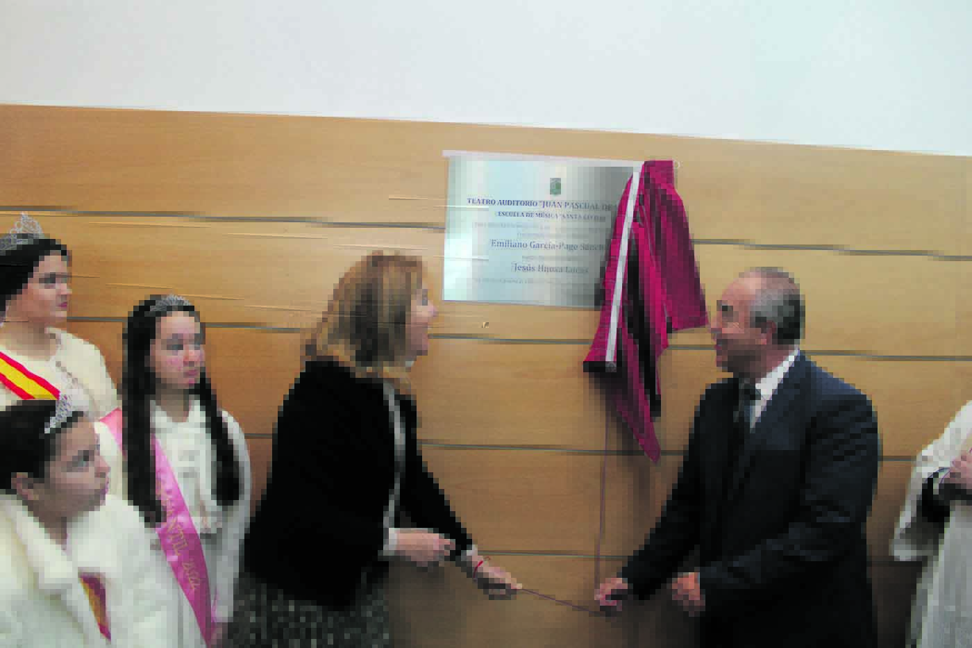 El alcalde Jesús Hijosa fue el encargado de inaugurar oficialmente el nuevo auditorio