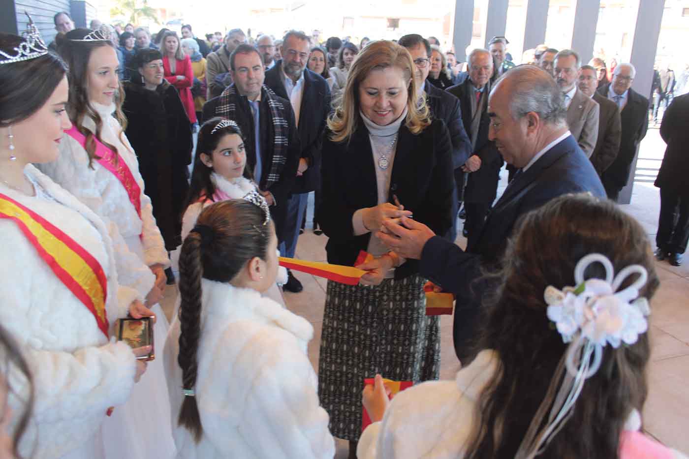 El alcalde Jesús Hijosa fue el encargado de inaugurar oficialmente el nuevo auditorio