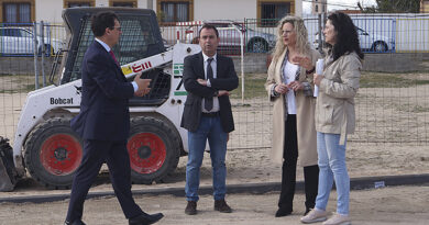 Visita a las obras en la pista polideportiva del CEIP Gabriel Uriarte en Seseña