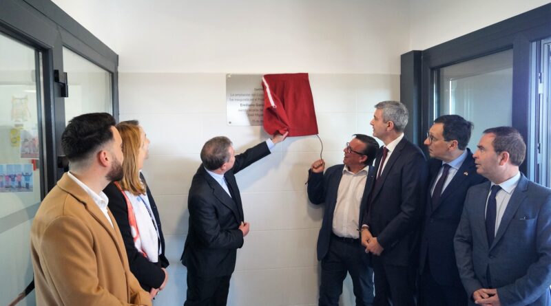 Inauguración en El Viso de San Juan de la ampliación del CEIP Miguel Delibes. Hace aproximadamente un año asistíamos a la colocación de la primera piedra