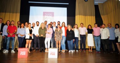 FOTO FAMILIA presentacion Candidatura PSOE Yuncler