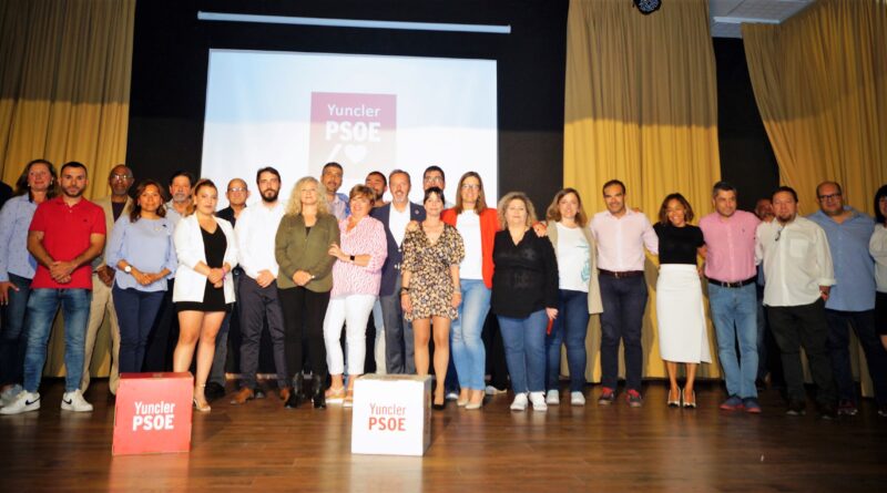 FOTO FAMILIA presentacion Candidatura PSOE Yuncler