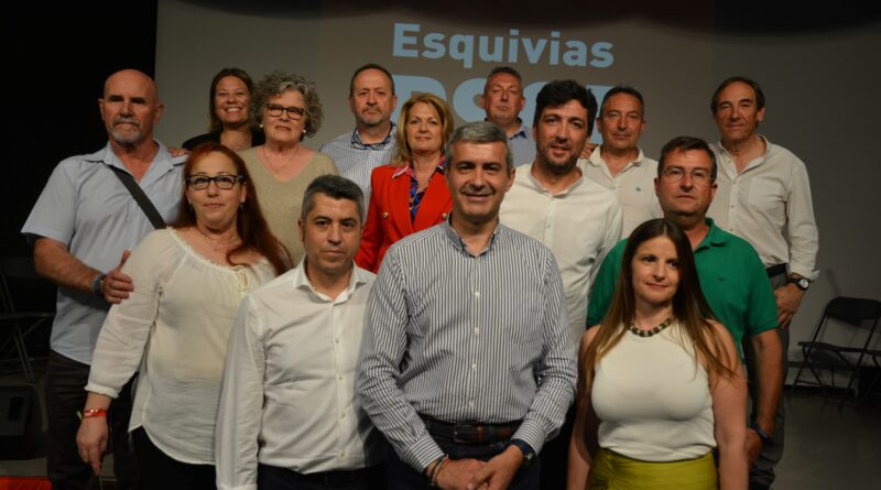 FOTO FAMILIA PRESENTACION PSOE ESQUIVIAS (2)