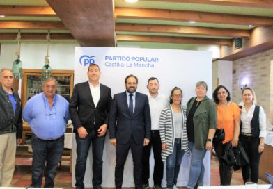 Paco Núñez visita al PP de Yeles y Javier Serrano, su candidato a la alcaldía