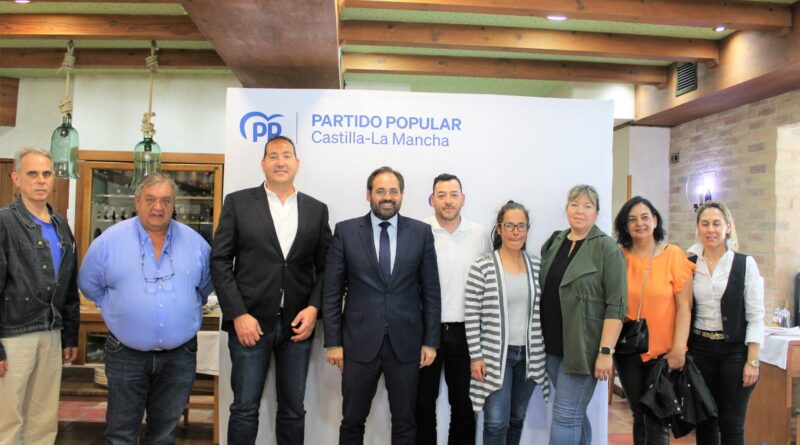 Paco Núñez visita al PP de Yeles y Javier Serrano, su candidato a la alcaldía