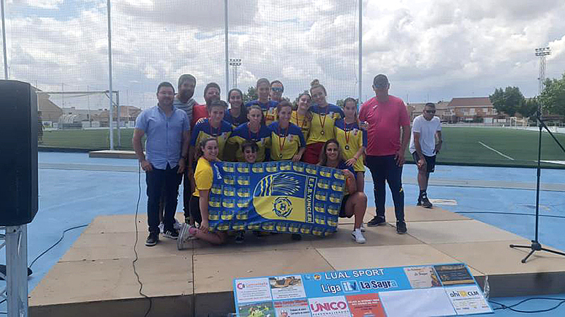 ESCUELA DE FÚTBOL BASE YUNCLER A, CAMPEONAS DE LA LIGA DE LA SAGRA Y DE LA COPA ADAMO