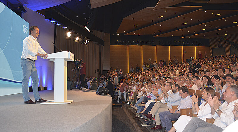 Carlos Velázquez en el acto de los alcaldes