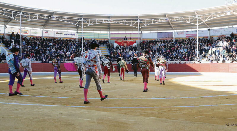 El XXIII Certamen de Novilladas Alfarero de Oro Feria 2023” llega a Villaseca de la Sagra. En sus más de dos décadas en su apuesta por la promoción de la fiesta de los toros, han desfilado desde sus inicios los novilleros con más proyección del escalafón, actuales matadores de toros.