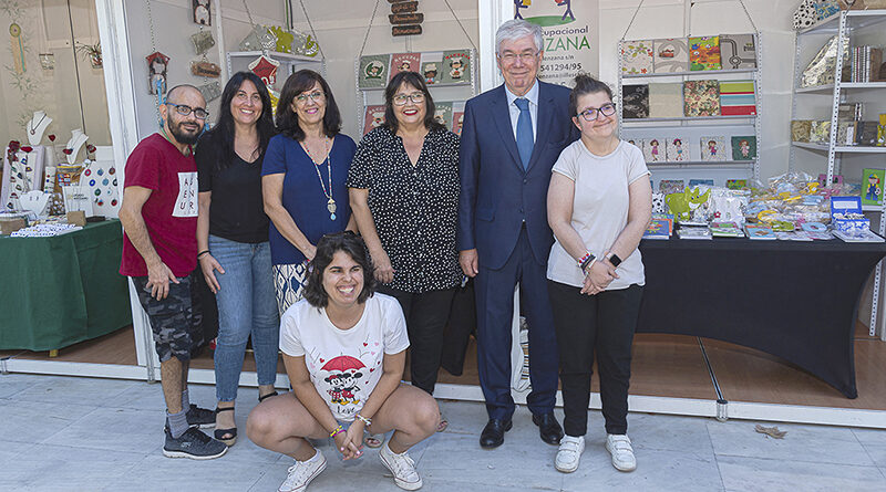 Tofiño asiste a a inauguración de Farcama