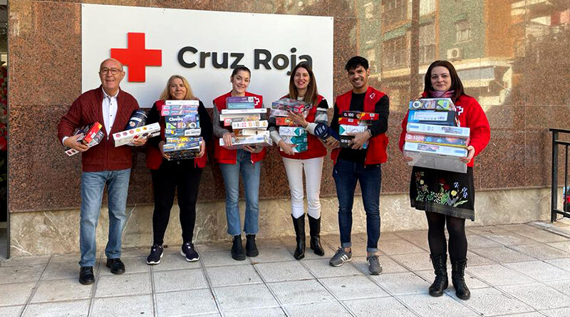 BMW Adler Motor entrega de juguetes en sede Cruz Roja Toledo