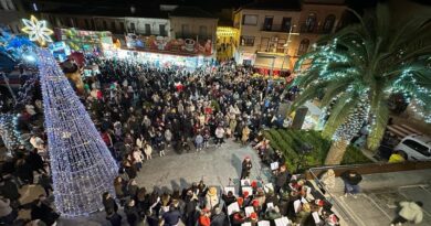 Bargas bendice el Belén y enciende la Navidad. El pasado viernes, 8 de Diciembre de 2023, con la colocación del Belén y el encendido navideño se daba comienzo a la Navidad en Bargas.