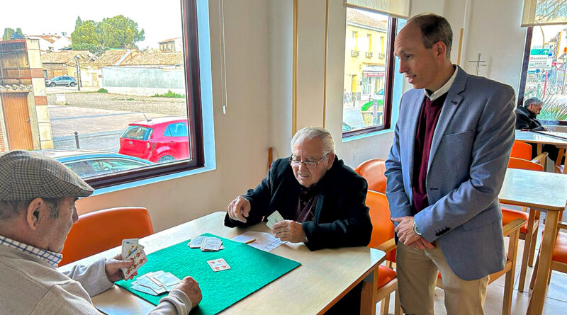 Daniel Arias visita una hogar del jubilado en Yuncos en el programa de envejecimiento activo