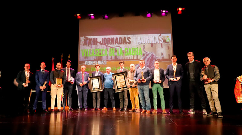 Premiados Alfarero de Oro y Plata con el homenajeado Domingo González