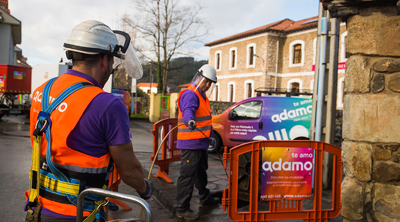 Técnicos fibra óptica Adamo