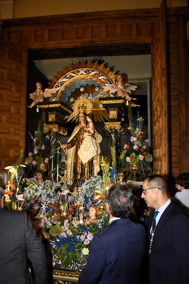 Misa y procesiones (17)