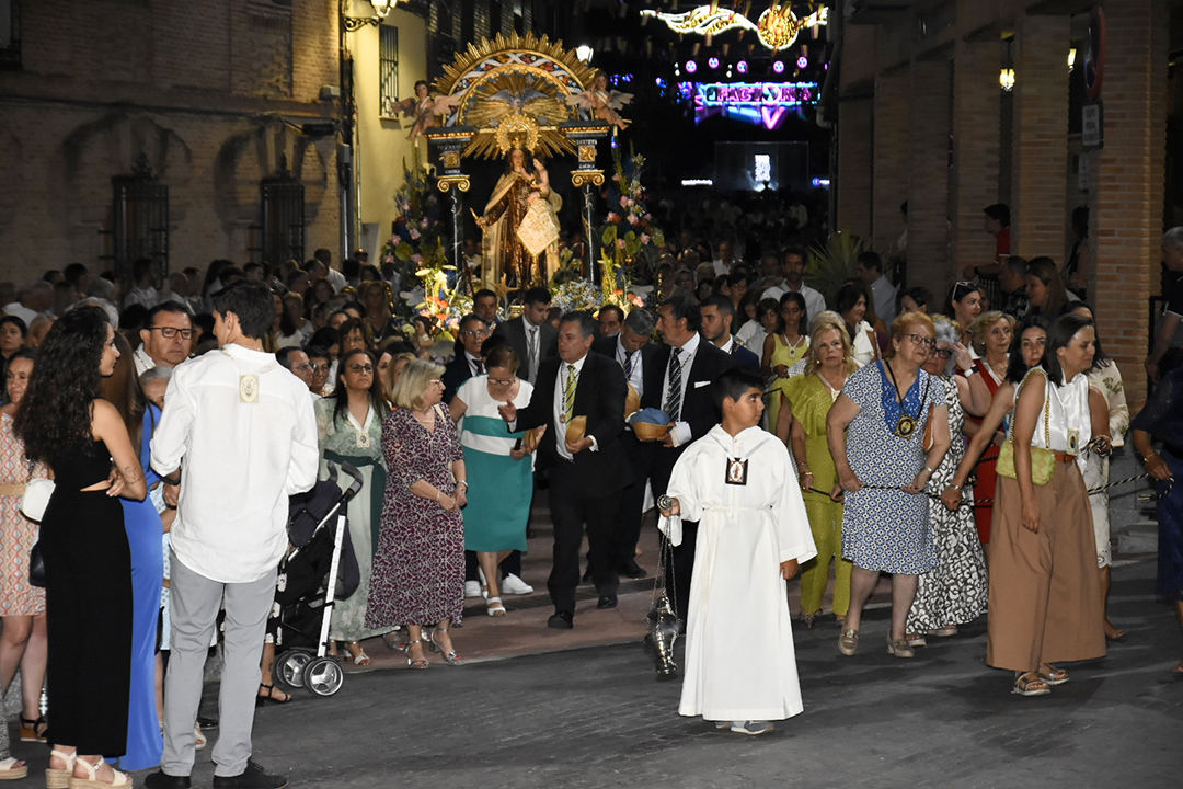 Misa y procesiones (19)