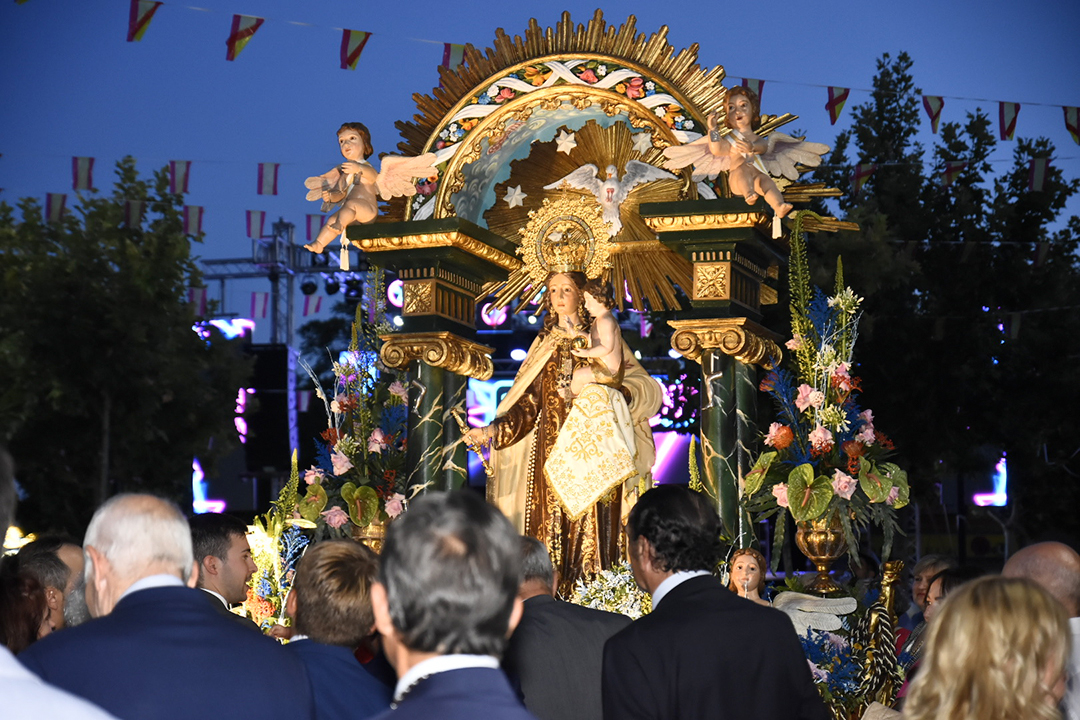 Misa y procesiones (21)