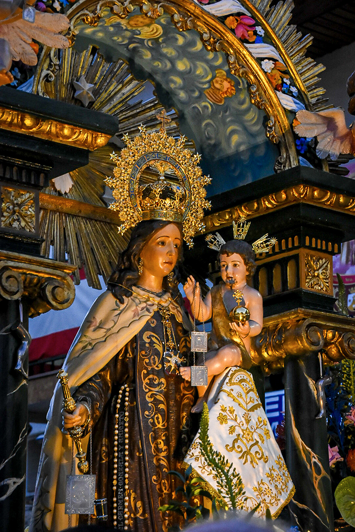 Misa y procesiones (25)