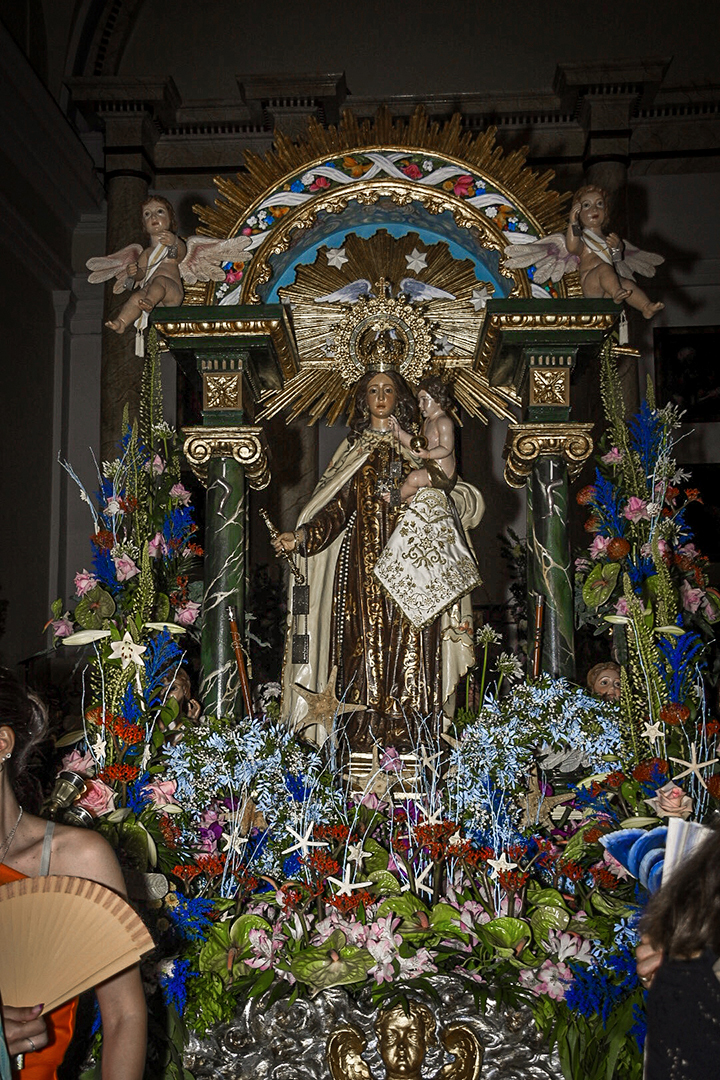 Misa y procesiones (49)