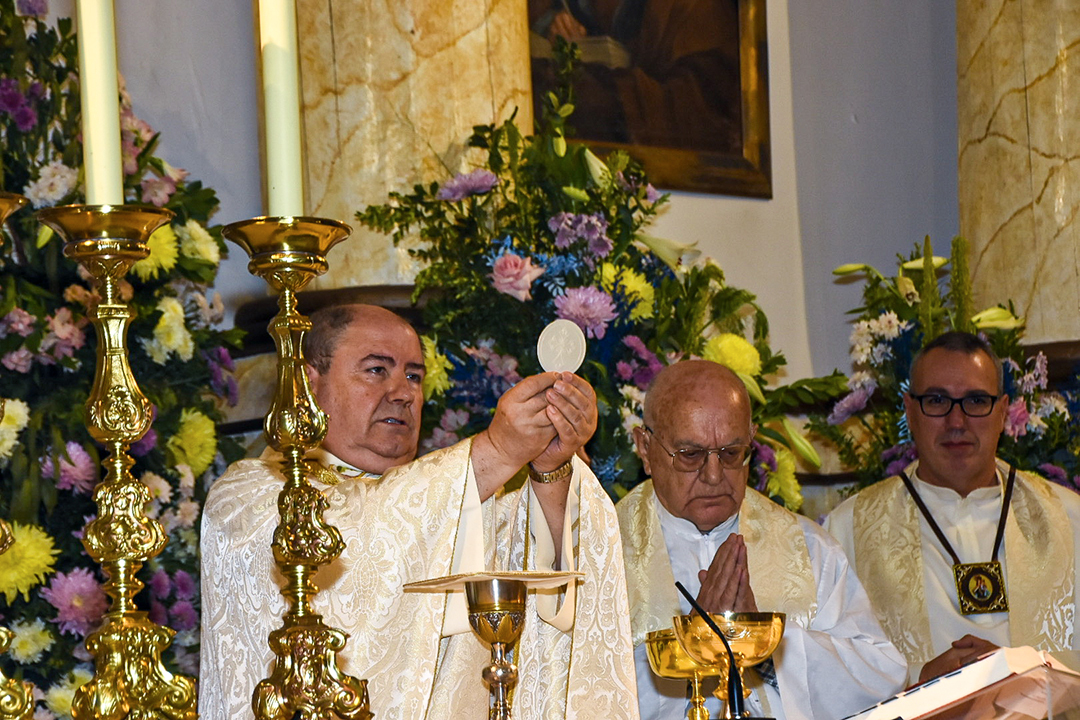 Misa y procesiones (8)