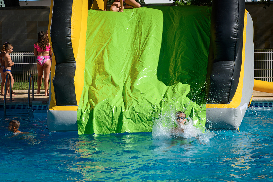 Peques de Yuncler en la piscina-10