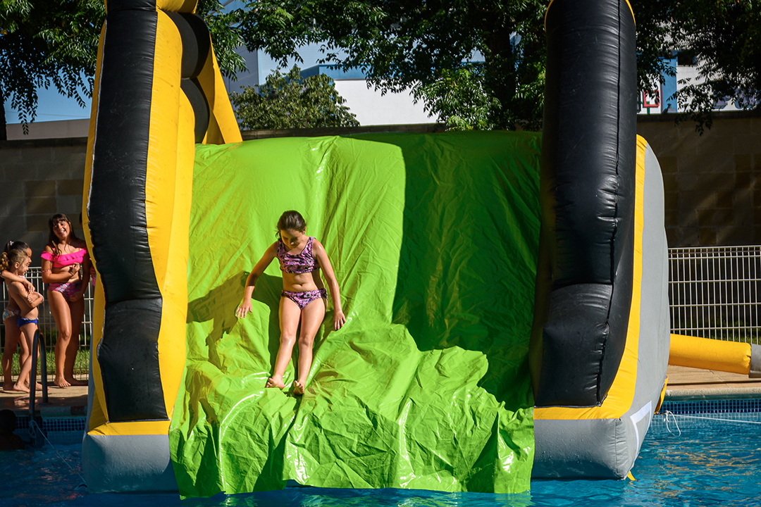 Peques de Yuncler en la piscina-11