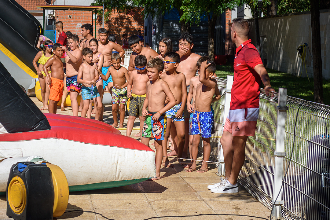 Peques de Yuncler en la piscina-14