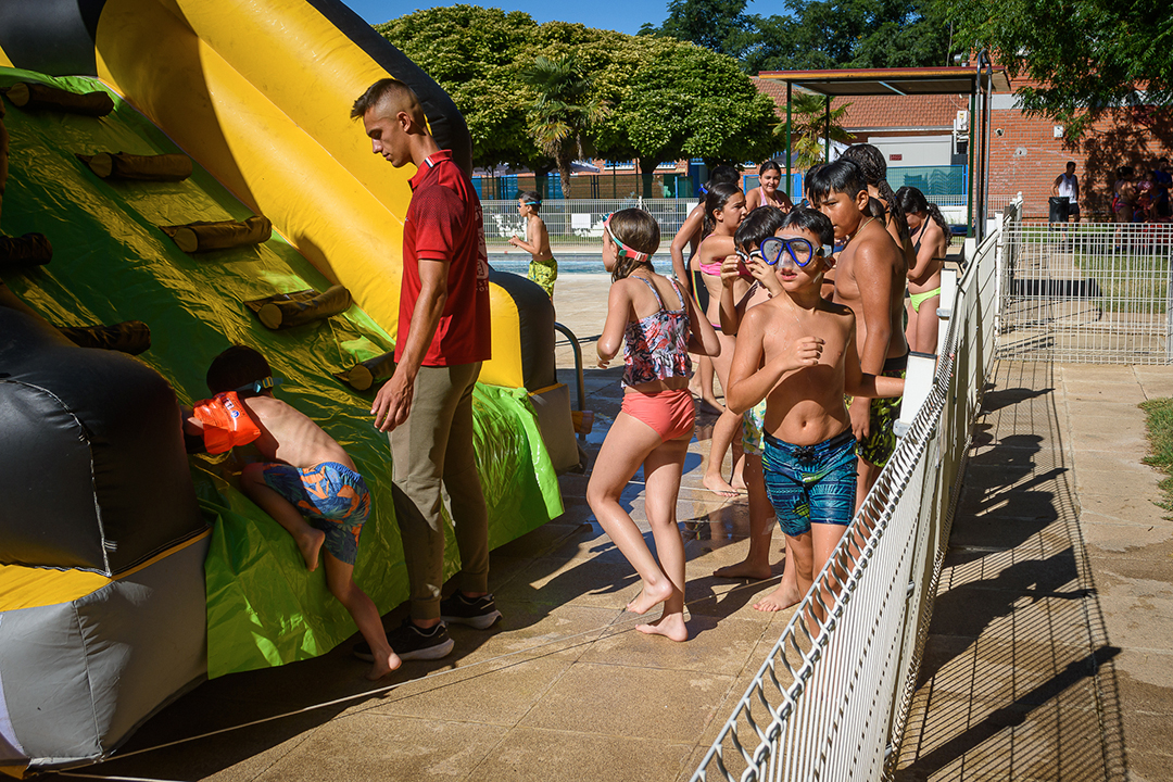 Peques de Yuncler en la piscina-19