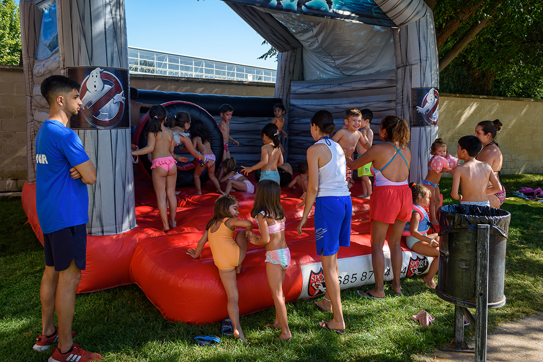Peques de Yuncler en la piscina-20
