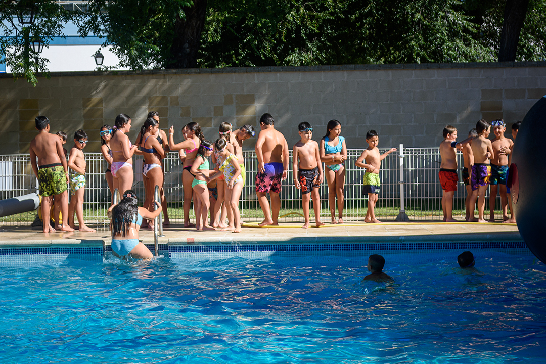 Peques de Yuncler en la piscina-23