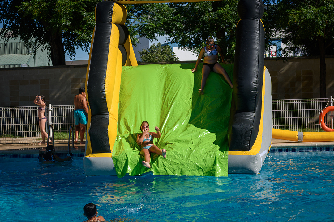 Peques de Yuncler en la piscina-24