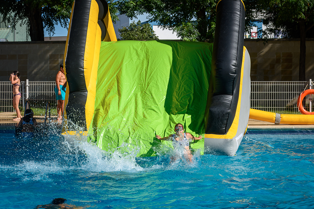 Peques de Yuncler en la piscina-25