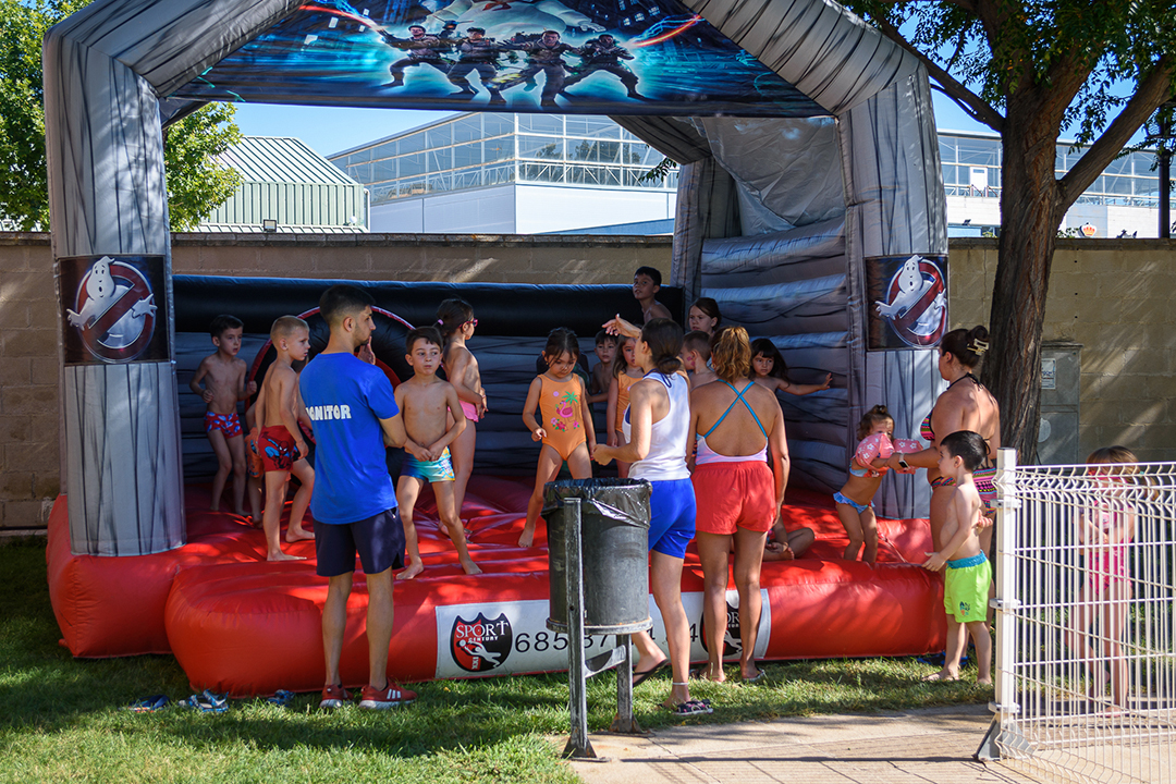 Peques de Yuncler en la piscina-26