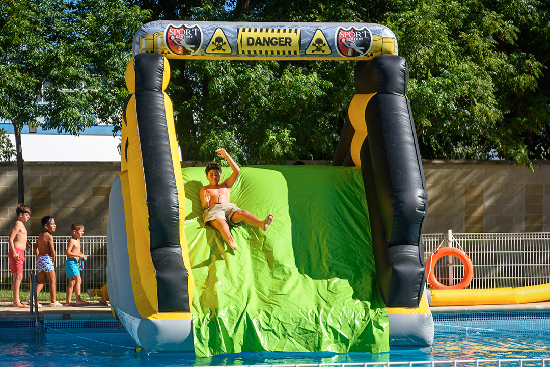 Peques de Yuncler en la piscina-6