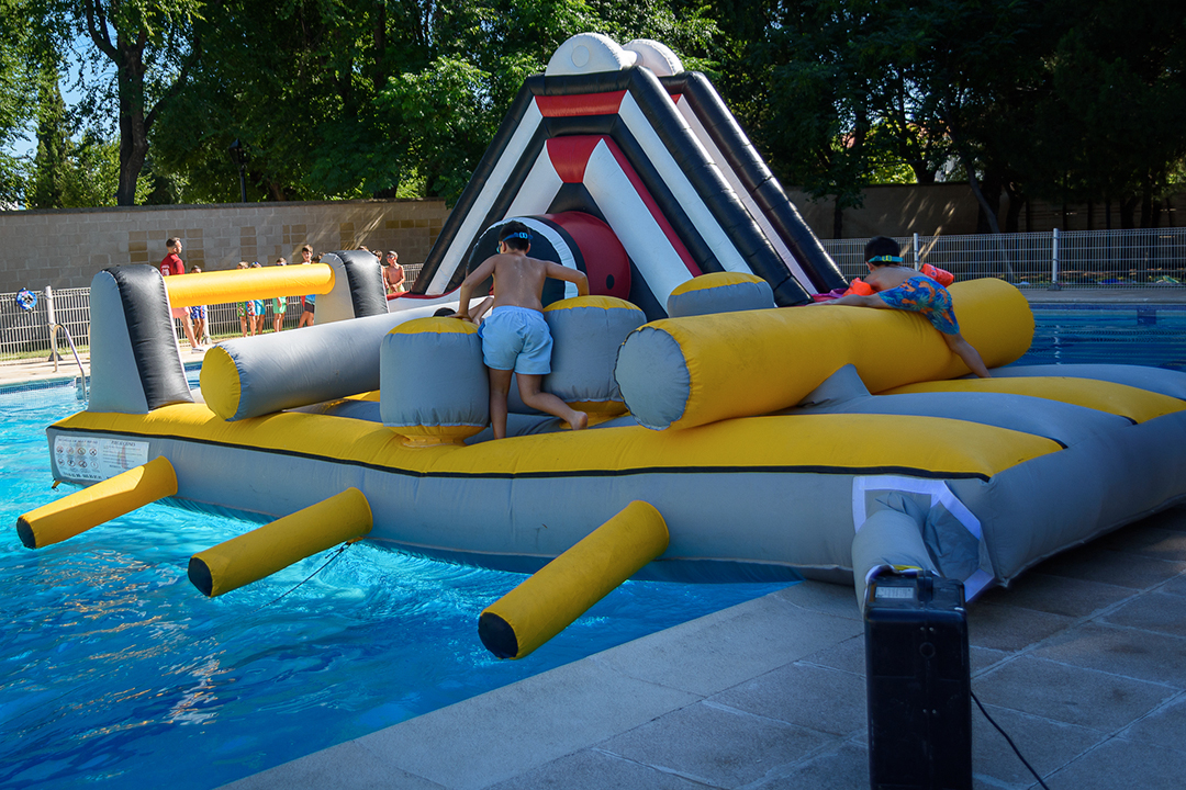 Peques de Yuncler en la piscina-7
