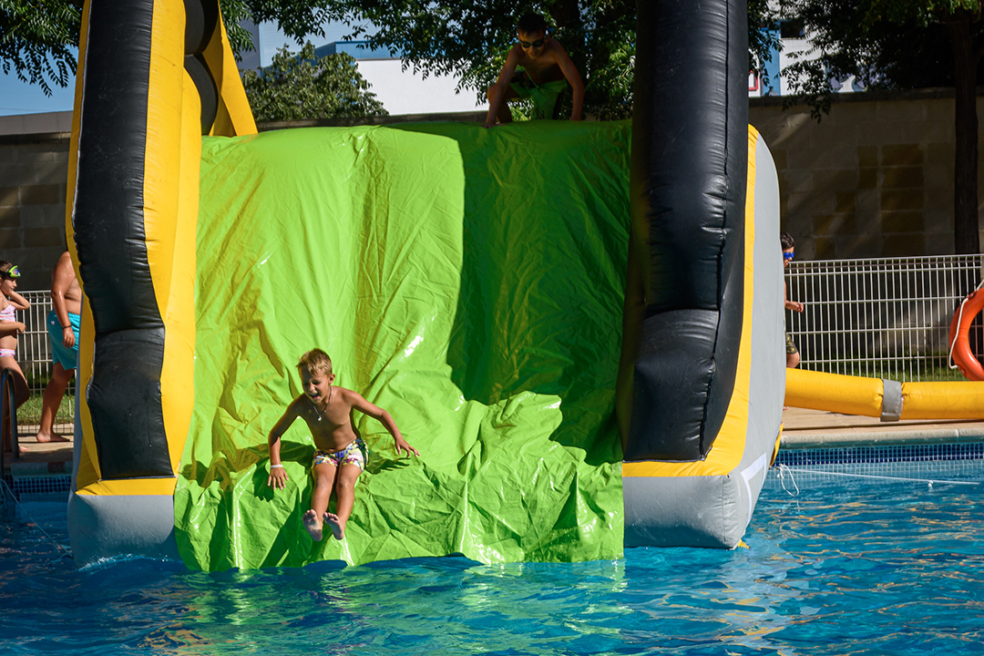Peques de Yuncler en la piscina-9