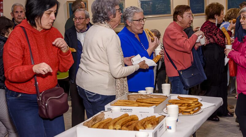 Mayores de Villaluenga de la Sagra disfrutando de la Fiesta Navideña