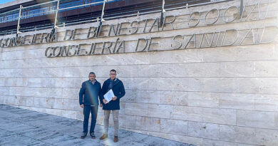 Alcalde de Seseña, Jaime de Hita, en la Consejería de Sanidad de Toledo. Centro médico en El Quiñón.