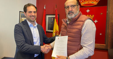 Firma Alcalde Torrejón de Velasco y parque logistico