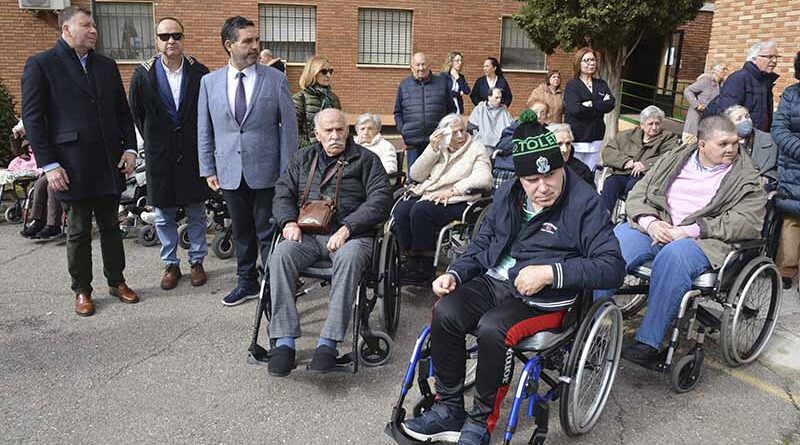Residentes, familiares y trabajadores celebran la Festividad de San José en la Residencia Social Asistida de Toledo.